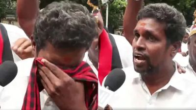 ಮೂರನೇ ಸ್ಥಾನಕ್ಕೆ ಕುಸಿದ ಡಿಎಂಕೆ: ಕಾರ್ಯಕರ್ತರ ಕಣ್ಣೀರು 