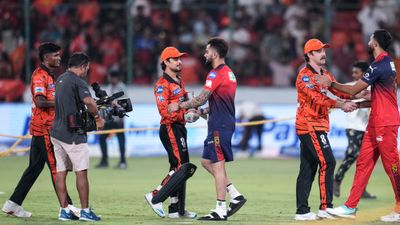 Kohli Vs Head: ಹ್ಯಾಂಡ್‌ಶೇಕ್ ಮಾಡಿದ್ರೆ ಏನಾದ್ರೂ ಕಳೆದುಕೊಳ್ತಿದ್ರಾ? ಆರ್‌ಸಿಬಿಯ ಕಿಂಗ್ ಕೊಹ್ಲಿ ನಡೆಗೆ ನೆಟ್ಟಿಗರ ತರಾಟೆ  