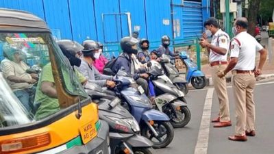 Bengaluru Traffic Fine: ಟ್ರಾಫಿಕ್ ದಂಡಕ್ಕೆ 50% ವಿನಾಯಿತಿ, ಬೆಂಗಳೂರಿನ 12 ಕಡೆ ದಂಡ ಸ್ವೀಕಾರಕ್ಕೆ ಕೌಂಟರ್    