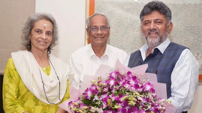 DK Shivakumar: ಮುಖ್ಯಮಂತ್ರಿಯಾಗಿ ಅಧಿಕಾರ ಸ್ವೀಕರಿಸುವುದಕ್ಕೂ ಮುಂಚೆ ವಿಶೇಷ ವ್ಯಕ್ತಿಯನ್ನು ಭೇಟಿ ಮಾಡಿದ ಡಿಕೆಶಿ 