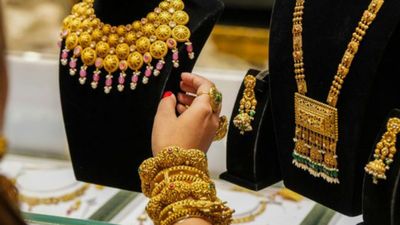 Gold Price Today: ಬಂಗಾರ ಖರೀದಿಸುವವರಿಗೆ ರಿಲೀಫ್: ಇಳಿಕೆಯ ಹಾದಿ ಹಿಡಿದ ಚಿನ್ನ, ಇಂದಿನ ಲೇಟೆಸ್ಟ್ ರೇಟ್ ಹೀಗಿದೆ