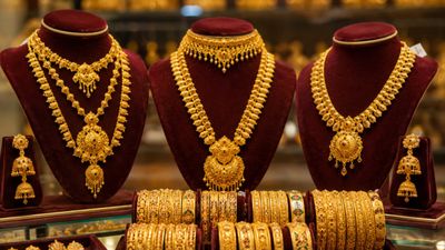 Gold Price Crash: 2008ರ ನಂತರ ಚಿನ್ನದ ಮಾರುಕಟ್ಟೆಯಲ್ಲಿ ಮಹಾ ಕುಸಿತ; ಎರಡೇ ದಿನಕ್ಕೆ ₹38,200 ಇಳಿಕೆ ಕಂಡ ಬಂಗಾರ