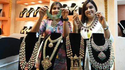 Gold Rate Today: ಇಂದಿನ ಚಿನ್ನದ ಬೆಲೆ ಮತ್ತಷ್ಟು ಅಗ್ಗ: 22k, 24k ಬಂಗಾರದ ದರ 2ನೇ ದಿನವು ಕುಸಿತ