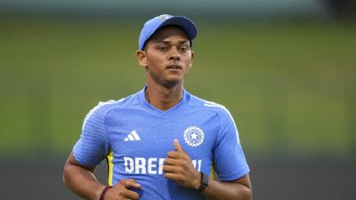 IND Vs ENG ODI: ಅಫ್ಘಾನ್ ವಿರುದ್ಧ ಶತಕ ಬಾರಿಸಿದರೂ ಯಶಸ್ವಿ ಜೈಸ್ವಾಲ್‌ಗೆ ಟೀಮ್ ಇಂಡಿಯಾಲ್ಲಿ ಸಿಗದ ಸ್ಥಾನ, ಕಾರಣ ಏನು?    