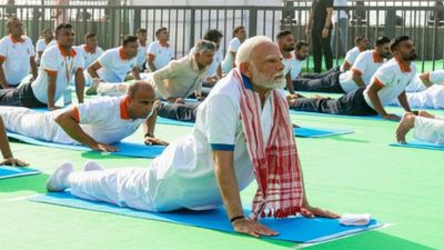 ರಸ್ತೆಯಲ್ಲಿ 'ಯೋಗಡೇ'ಗೆ ಅನುಮತಿ, ನಮಾಜ್ಗೆ ಯಾಕಿಲ್ಲ?: ಪ್ರಧಾನಿ ಬೃಹತ್ ಕಾರ್ಯಕ್ರಮಕ್ಕೆ ಮುಸ್ಲಿಮರ ಆಕ್ಷೇಪ