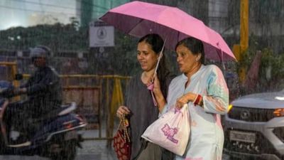Karnataka Weather: ರಣಬಿಸಿಲಿನ ನಡುವೆಯೂ ರಾಜ್ಯದ ಈ ಜಿಲ್ಲೆಗಳಲ್ಲಿ ಮಳೆ ಮುನ್ಸೂಚನೆ