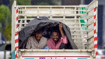 Karnataka Weather: ಕರಾವಳಿಗೆ ರೆಡ್ ಅಲರ್ಟ್, ರಾಜ್ಯಾದ್ಯಂತ ಮುಂದುವರೆಯಲಿದೆ ವರುಣನ ಅಬ್ಬರ