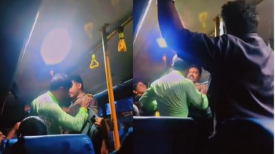 Video Viral: ಬಸ್‌ನಲ್ಲಿ ಮಹಿಳೆಗೆ ಕಿರುಕುಳ ಆರೋಪ, ವ್ಯಕ್ತಿಗೆ ಚಪ್ಪಲಿ ಏಟು! ಹೆಣ್ಣುಮಕ್ಕಳಿಗೆ ಬಸ್ ಸುರಕ್ಷಿತವೇ?