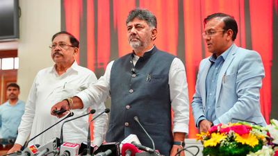 Certificates: ಕರ್ನಾಟಕದ ಜನರಿಗೆ ಗುಡ್ನ್ಯೂಸ್: ಇನ್ಮುಂದೆ ಮನೆ ಬಾಗಿಲಿಗೆ ಜಾತಿ, ನಿವಾಸಿ ಪ್ರಮಾಣಪತ್ರ; ಕಚೇರಿ ಅಲೆದಾಟಕ್ಕೆ ಬ್ರ