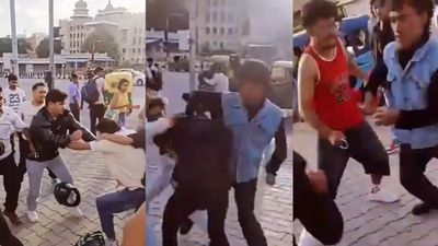 Viral: ವಿಧಾನಸೌಧದ ಎದುರೇ ವಲಸಿಗರ ಮಾರಾಮಾರಿ ವಿಡಿಯೋ ವೈರಲ್‌, ಪೊಲೀಸ್ರು ನಿದ್ದೆ ಮಾಡ್ತಿದ್ರಾ? ಎಂದು ಪಬ್ಲಿಕ್‌ ಕ್ಲಾಸ್‌