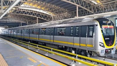 Namma Metro: ಹಳದಿ ಮೆಟ್ರೋ ಮಾರ್ಗದ ಹಳಿಗೆ ಹಾರಿ ಜೀವಬಿಟ್ಟ ಪತ್ರಕರ್ತ, ಸಂಚಾರ ವ್ಯತ್ಯಯ, ಟಿಕೆಟ್ ಹಣ ಮರುಪಾವತಿ