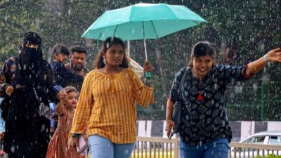 Karnataka Monsoon: ಬೆಂಗಳೂರು ಸೇರಿ ರಾಜ್ಯದ ಈ ಭಾಗಗಲ್ಲಿ ಮಳೆ ಸಾಧ್ಯತೆ: ಇಲ್ಲಿದೆ ನೋಡಿ ಐಎಂಡಿ ಮುನ್ಸೂಚನೆ    