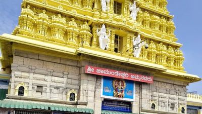 2025ರ ಆಷಾಢ ಮಾಸ ವಿಶೇಷ ದರ್ಶನದಲ್ಲಿ ಭಾರಿ ಗೋಲ್ಮಾಲ್: ಚಾಮುಂಡಿ ಬೆಟ್ಟದ ಪ್ರಾಧಿಕಾರದ ವಿರುದ್ಧ ಭ್ರಷ್ಟಾಚಾರದ ಆರೋಪ