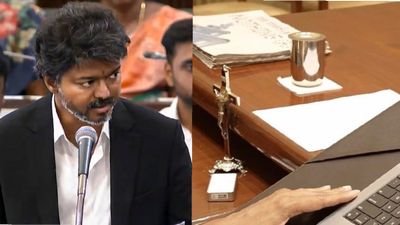 Vijay: ತಮಿಳುನಾಡಿನ ಮುಖ್ಯಮಂತ್ರಿ ವಿಜಯ್ ವಿಧಾನಸಭೆ ಕುರ್ಚಿಯ ಮುಂದೆ ಕ್ರೈಸ್ತ ಧರ್ಮ... ಬಳಕೆ, ಭಾರೀ ವಿವಾದ