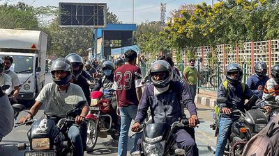 bike taxi: കര്‍ണാടകയില്‍ ബൈക്ക് ടാക്‌സികള്‍ ഇനിയില്ലേ? പുതിയ നീക്കവുമായി ഓട്ടോ-ടാക്‌സി ഡ്രൈവര്‍മാര്‍