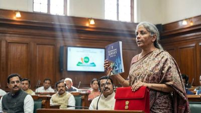 ഇന്ത്യയുടെ വളർച്ചാ നിരക്ക് 7.2 ശതമാനം വരെ; പണപ്പെരുപ്പം ഉയരും, യുഎസ് തീരുവ വെല്ലുവിളിയായെന്നും സാമ്പത്തിക സർവേ