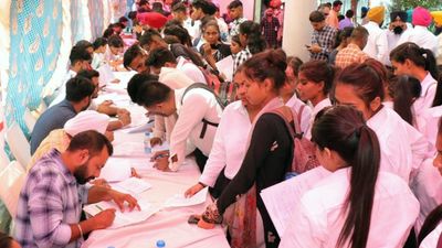 വൻ തൊഴിൽ മേള; വിദേശത്തും സ്വദേശത്തും ജോലി നേടാൻ സുവർണ്ണാവസരം!