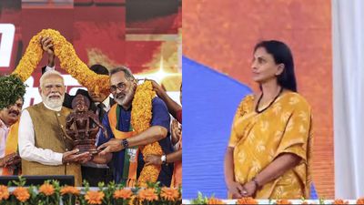 നമ്മളില്ലേ.. നരേന്ദ്ര മോദി വേദി വിടവേ ഒറ്റയ്ക്ക് മാറി നിന്ന് ആർ ശ്രീലേഖ, വീഡിയോ വൈറൽ, കെ സുരേന്ദ്രനും അവഗണന