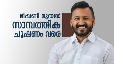 പരാതിക്കാരി വിദേശത്ത്, പോലീസ് നീക്കങ്ങൾ അതീവ രഹസ്യം; 'ചെരുപ്പ് വാങ്ങാൻ രാഹുൽ 10,000 രൂപ കൈപ്പറ്റി'