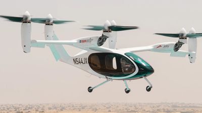 സയൻസ് ഫിക്ഷൻ സിനിമയല്ല..! ദുബായ് ആകാശത്ത് ഇനി 'പറക്കും ടാക്സികൾ'