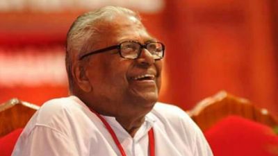 പത്മവിഭൂഷണ്‍ വിഎസിന്റെ കുടുംബം സ്വീകരിക്കില്ല? സിപിഎം നിലപാട് ഇത്, 'ഇഎംഎസും സുര്‍ജിത്തും നിരസിച്ചു'