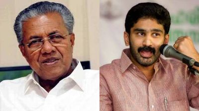 പിണറായി വിജയന്റെ ഒടുക്കത്തെ പിആർ നെട്ടോട്ടം, ക്യാപ്സ്യൂൾ നിർമ്മിക്കുന്ന ആവേശകുമാരന്മാർ പണി തുടരട്ടെന്ന് ബൽറാം