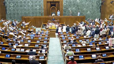 മോദി ട്രംപിന് മുന്നില്‍ കീഴടങ്ങി; യുഎസ് വ്യാപാര കരാറില്‍ പാര്‍ലമെന്റില്‍ പ്രതിപക്ഷ ബഹളം