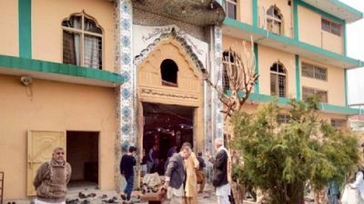 പാകിസ്ഥാനില്‍ വന്‍ സ്‌ഫോടനം; പള്ളിക്കു മുന്നില്‍ ചാവേര്‍ പൊട്ടിത്തെറിച്ചു; 69 മരണം