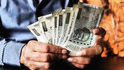 ഡിഎം 60% മാകും.. അങ്ങനെയെങ്കില്‍ മിനിമം ശമ്പളം 10800 രൂപയെങ്കിലും കൂടും; സാധ്യത ഇങ്ങനെ