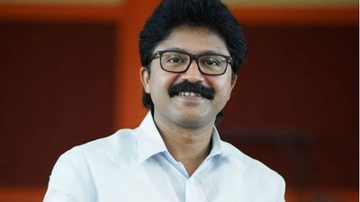 'ഗോഡ്ഫാദറില്ലാത്തത് അയോഗ്യതയാണോ? മത്സരിച്ചാൽ 15000 ഭൂരിപക്ഷത്തിൽ ജയിക്കും': എൽദോസ് കുന്നപ്പിള്ളി