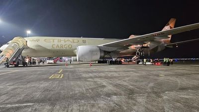 യുഎഇയിലേക്ക് ഭീമൻ ചരക്ക് വിമാനങ്ങളിൽ ഭക്ഷ്യവസ്തുക്കൾ എത്തിത്തുടങ്ങി; ലുലുവിലേക്കെത്തിയത് 80 ടൺ