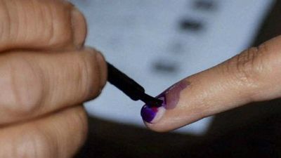 നിയമസഭാ തിരഞ്ഞെടുപ്പ്; ഹോം വോട്ടിങ് തുടങ്ങി, നാലര ലക്ഷം വോട്ടര്‍മാര്‍, സംഘം വീട്ടിലെത്തും