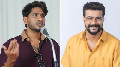 അഖില്‍ ഇന്ന് പറയുന്നത് നാളെ മാറ്റിപ്പറയും.. മറുപടി രണ്ട് വര്‍ഷം കഴിഞ്ഞ് തരാം; പരിഹസിച്ച് പിഷാരടി