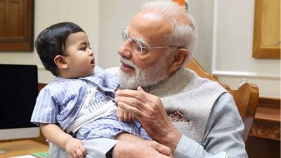 എന്റെ കുഞ്ഞ് ഫ്രണ്ട്; ദിയയുടെ മകന്റെ ചിത്രം പങ്കുവെച്ച് പ്രധാനമന്ത്രി; ഞങ്ങളുടെ ഓമിയെന്ന് മലയാളികള്‍