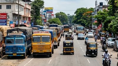 നല്ല വീതിയുള്ള പാത, മെച്ചപ്പെട്ട സൗകര്യങ്ങളും; എന്നിട്ടും കൊച്ചി ഉദയ നഗർ റോഡിൽ ട്രാഫിക് ബ്ലോക്ക്, കാരണം?