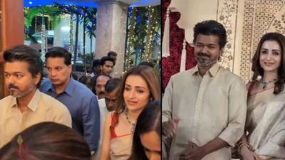 വിജയ്-തൃഷ ഒരുമിച്ച് വിവാഹ ചടങ്ങില്‍; സംഗീതയുടെ ഡിവോഴ്‌സ് ഹര്‍ജിക്കിടെ വീഡിയോ വൈറല്‍