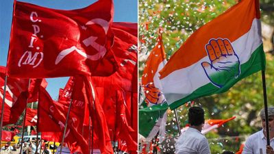 യുഡിഎഫിന് സീറ്റ് കുറഞ്ഞു.. എല്‍ഡിഎഫിന് തിരിച്ചുവരവ്; പുതിയ ലോക്‌പോള്‍ സര്‍വേ പുറത്ത്