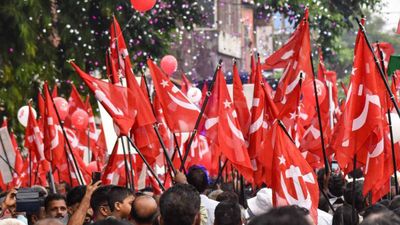 കേരളത്തില്‍ ഇടത് തരംഗം.. എല്‍ഡിഎഫിന് 78-90 സീറ്റ്!! ഭരണത്തുടര്‍ച്ച പ്രവചിച്ച് ന്യൂസ് മലയാളം സര്‍വേ