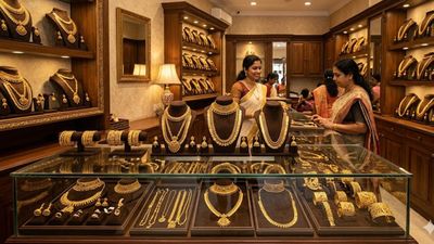 സ്വർണം വിൽക്കാൻ വരുന്നവരും വാങ്ങാന്‍ വരുന്നവരും പരിഭ്രമത്തിൽ, വില വർധനവ് തുടരുമെന്ന് സ്വർണ വ്യാപാരി