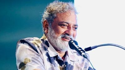 'ഐസക്ക് സാറെ വല്ലാതെ തള്ളരുത്, വിദ്യാർത്ഥികളുടെ പഠന മികവാണ് തിളങ്ങേണ്ടത്'; മറുപടിയുമായി ജോയ് മാത്യു