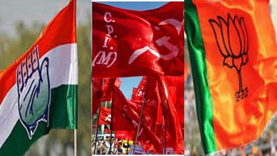 കേരളം ഇനി ആര് ഭരിക്കും? പിണറായി സർക്കാരിനെ മറിച്ചിടുമോ ടീം യുഡിഎഫ്? ന്യൂസ് 18 വോട്ട് വൈബ് സർവ്വേ