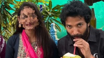 കുംഭമേള വൈറല്‍ പെണ്‍കുട്ടിയുടെ വിവാഹം; ഫര്‍മാന്‍ ഖാനെതിരെ പോക്‌സോ കേസ്, കേരള ഡിജിപിയെ വിളിപ്പിച്ചു