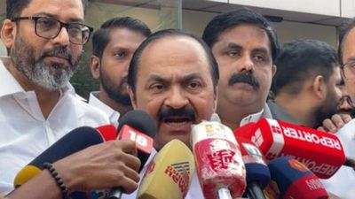 കേരളത്തിൽ യുഡിഎഫ് തരംഗം ഉണ്ടാകും, ഒരു ഡസൻ മന്ത്രിമാരെങ്കിലും പരാജയപ്പെടും; വിഡി സതീശൻ