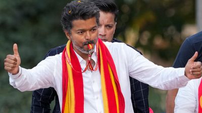  അവസാന ഘട്ടത്തില്‍ പലയിടത്തും പ്രചാരണം മുടങ്ങി; എന്താണ് സംഭവിക്കുന്നത് എന്ന് വിജയ്‌