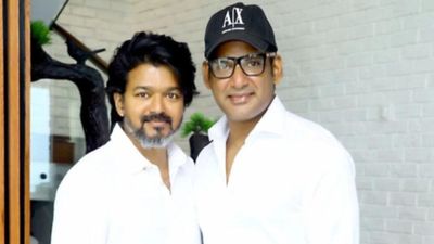 വിജയ് സിനിമ ജനനായകന്‍ ചോര്‍ന്നു; ഒടിടി റിലീസ് നിര്‍ദേശിച്ച് വിശാല്‍, ജനം ആഘോഷിക്കും