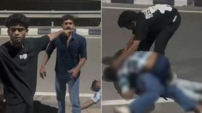 വിഴിഞ്ഞത്ത് നടുറോഡില്‍ യുവാവിനെ തല്ലിക്കൊന്നു, നടുക്കുന്ന ദൃശ്യങ്ങള്‍ പുറത്ത്