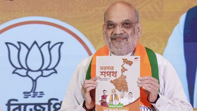 'ജയിച്ചാൽ 6 മാസത്തിനുള്ളിൽ യുസിസി, സ്ത്രീകൾക്കും തൊഴിൽ രഹിതർക്കും 3000 രൂപ'; ബംഗാളിൽ പ്രകടനപത്രികയുമായി ബിജെപി