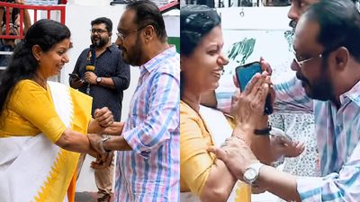 ഇതെന്തൊരു പരാക്രമം ആണ്! ബിന്ദു കൃഷ്ണയെ ബലമായി ആലിംഗനം ചെയ്യാൻ ശ്രമിച്ച് ചെറിയാൻ ഫിലിപ്പ്, വീഡിയോ വൈറൽ
