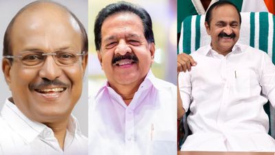 സതീശനും ചെന്നിത്തലയും ‘അയൽക്കാർ’; സെക്രട്ടേറിയറ്റിൽ കുഞ്ഞാലിക്കുട്ടിയുമായി ‘മുഖാമുഖം’