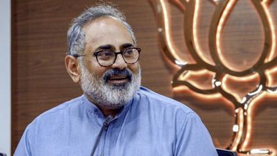 Nemom election results live; നേമം ബിജെപി പിടിക്കുന്നു? രാജീവ് ചന്ദ്രശേഖറിന് 4,000ത്തോളം വോട്ടിൻ്റെ ലീഡ്